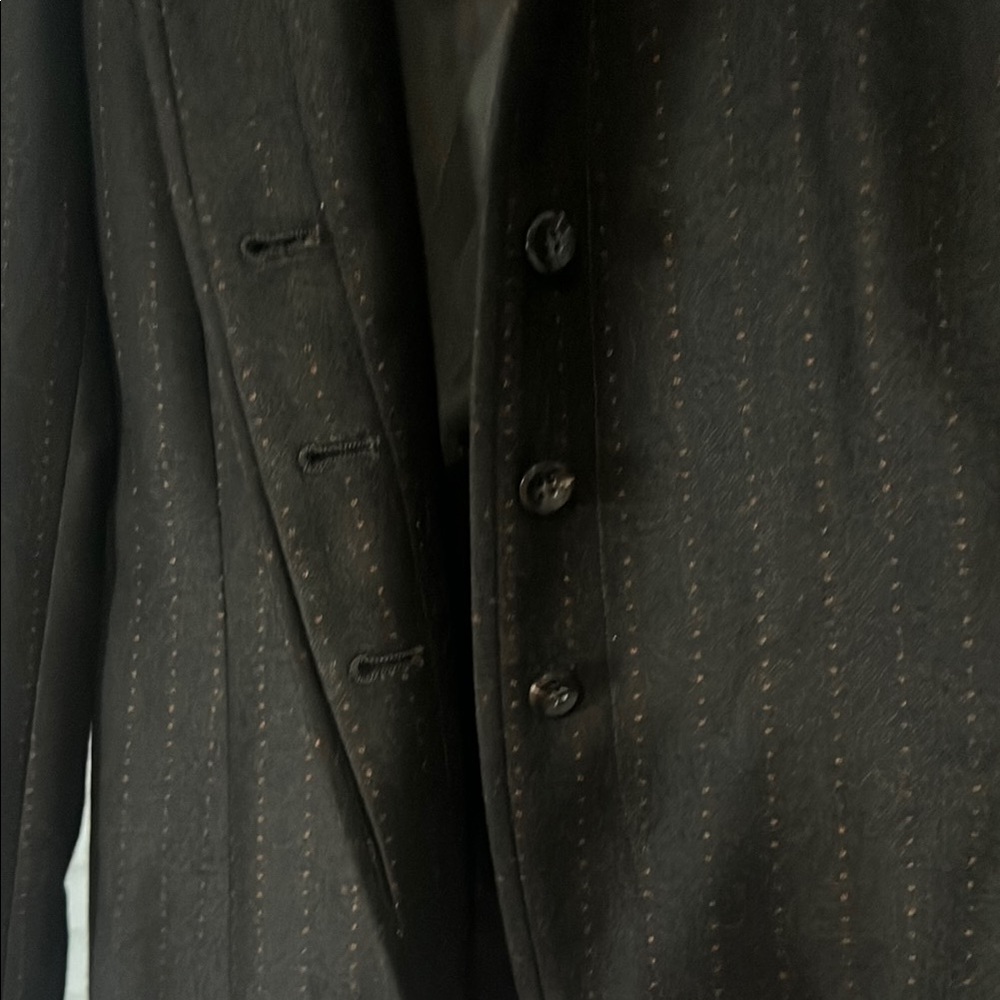 Tailored Blazer with Notched Lapels and Fitted Silhouette - Picture 4 of 10